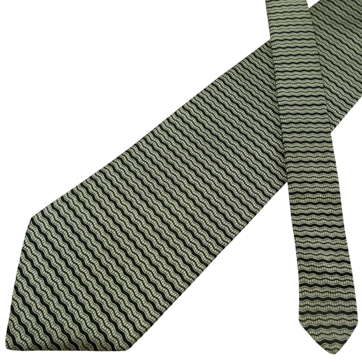 a15747 2 Brooks Brothers Tie Silk Black Silver Stripe USA (US Import Tax Included) มุมที่ 2