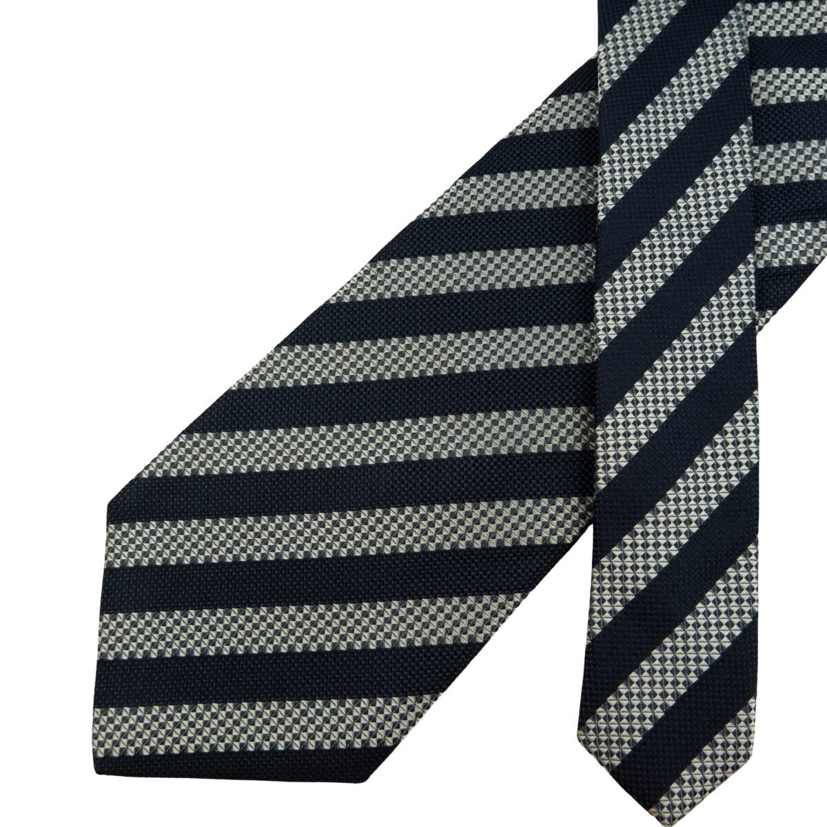 a16200 2 Hugo Boss Tie Silk Black Silver Stripe Italy (US Import Tax Included) มุมที่ 2
