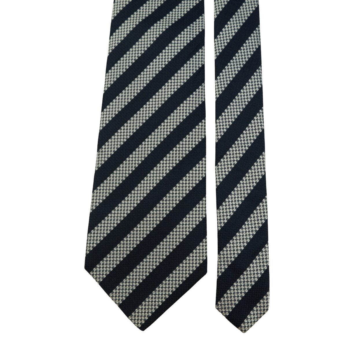 a16200 3 Hugo Boss Tie Silk Black Silver Stripe Italy (US Import Tax Included) มุมที่ 3
