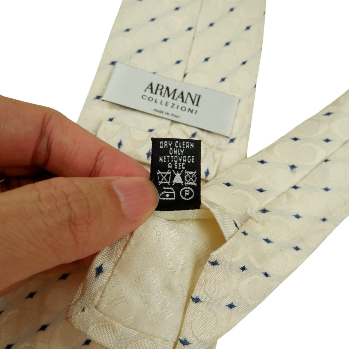 a16284 11 Armani Collezioni Tie Silk White Geometric Italy (US Import Tax Included) มุมที่ 11