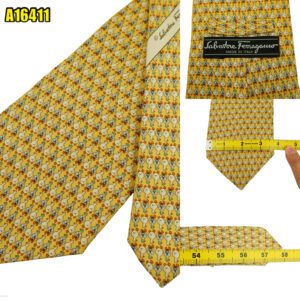 Salvatore Ferragamo Tie Silk Yellow Animal Pattern Italy (US Import Tax Included) มุมที่ 1